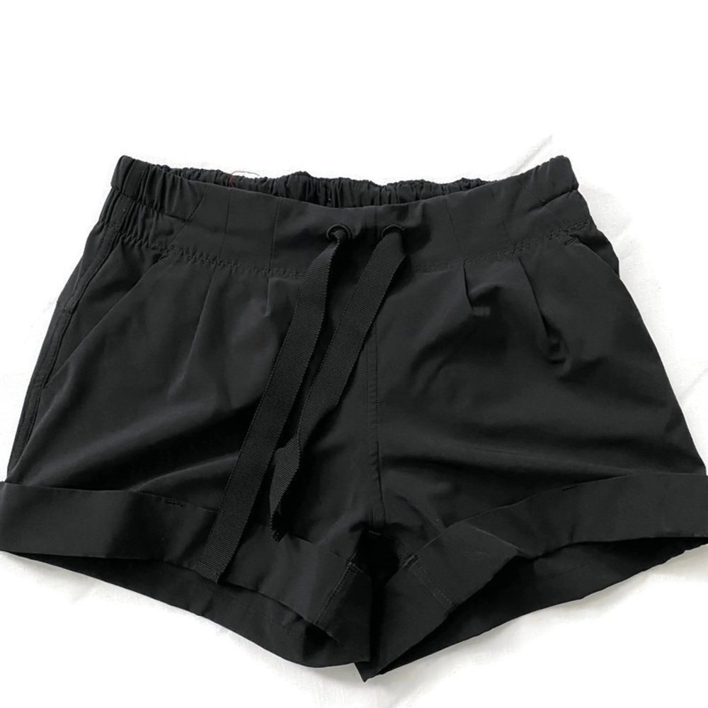 LULULEMON Breakaway Shorts